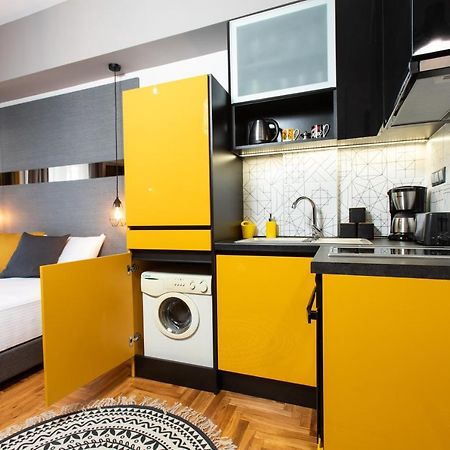 סלוניקי Downtown Luxury Boutique Suites : The Yellow Suite מראה חיצוני תמונה
