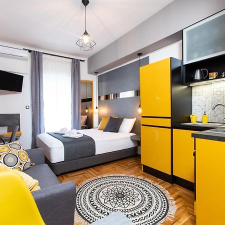 סלוניקי Downtown Luxury Boutique Suites : The Yellow Suite מראה חיצוני תמונה