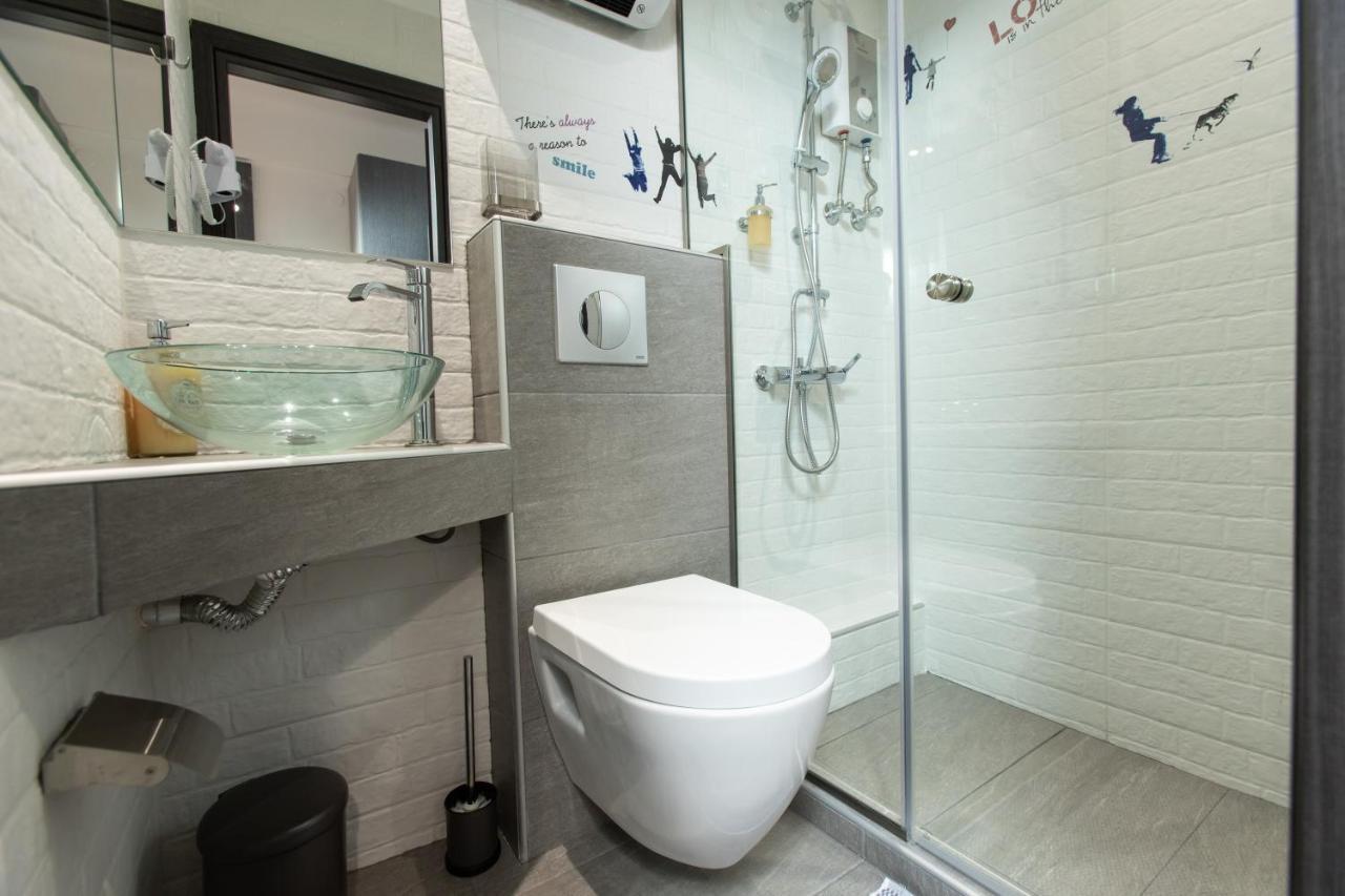 סלוניקי Downtown Luxury Boutique Suites : The Yellow Suite מראה חיצוני תמונה