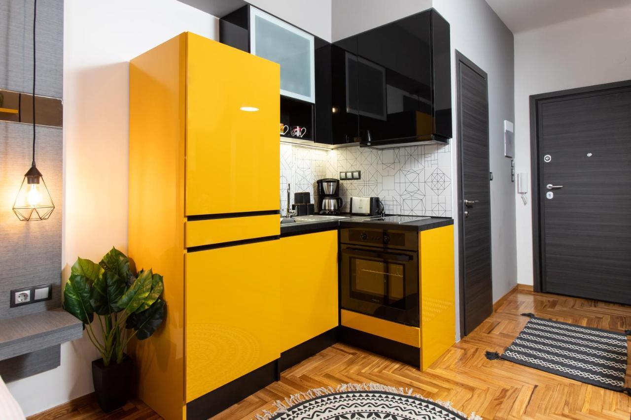 סלוניקי Downtown Luxury Boutique Suites : The Yellow Suite מראה חיצוני תמונה